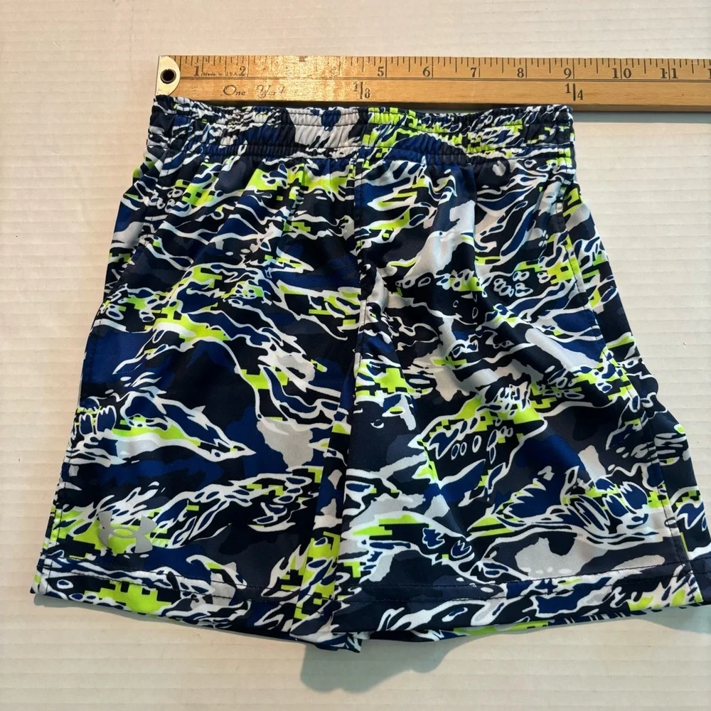 Under Armour Boys‎ Bundle 2 shirts Sz 4 and shorts Sz 3 Athletic Set LIKE NEW